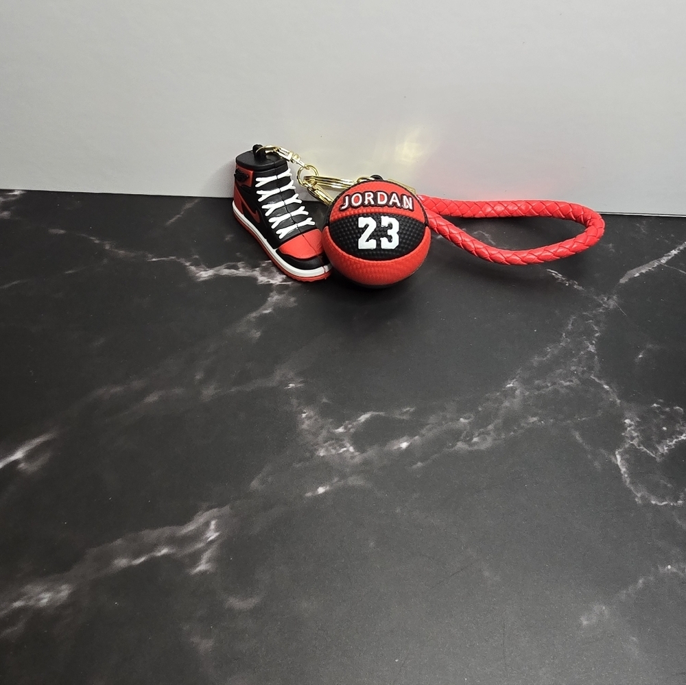 Michael Jordan Basketball & Shoe Keychain - Picture 3 of 3